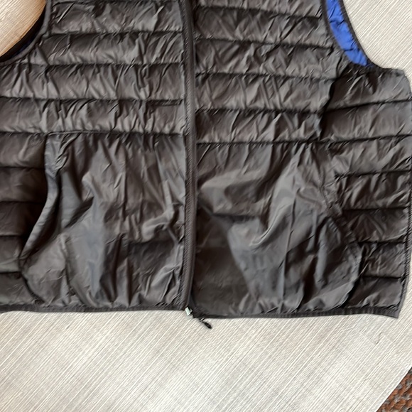 Packable Hawke & Co down filled vest reversible - Picture 5 of 7